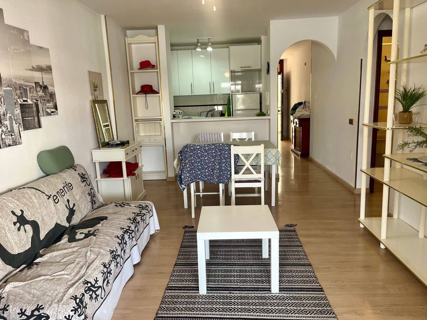 2 bedroom Apartment for sale in Los Cristianos - € 430,000 (Ref: 8463414)