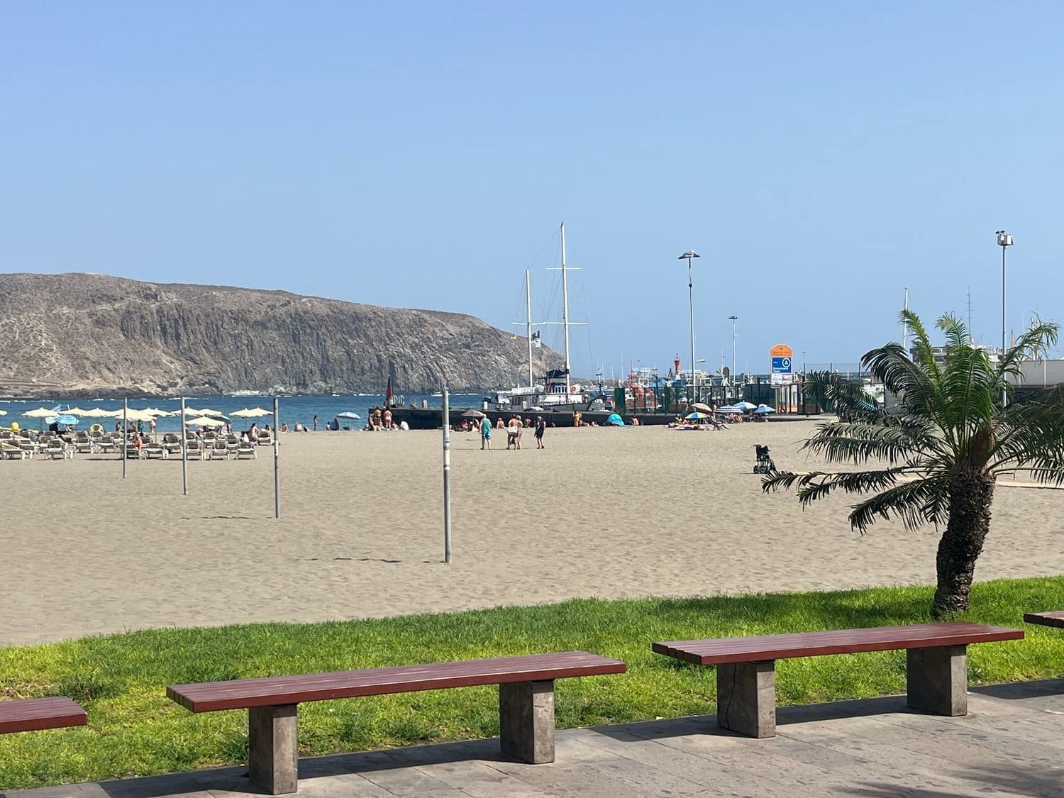 2 bedroom Apartment for sale in Los Cristianos - € 430,000 (Ref: 8463414)