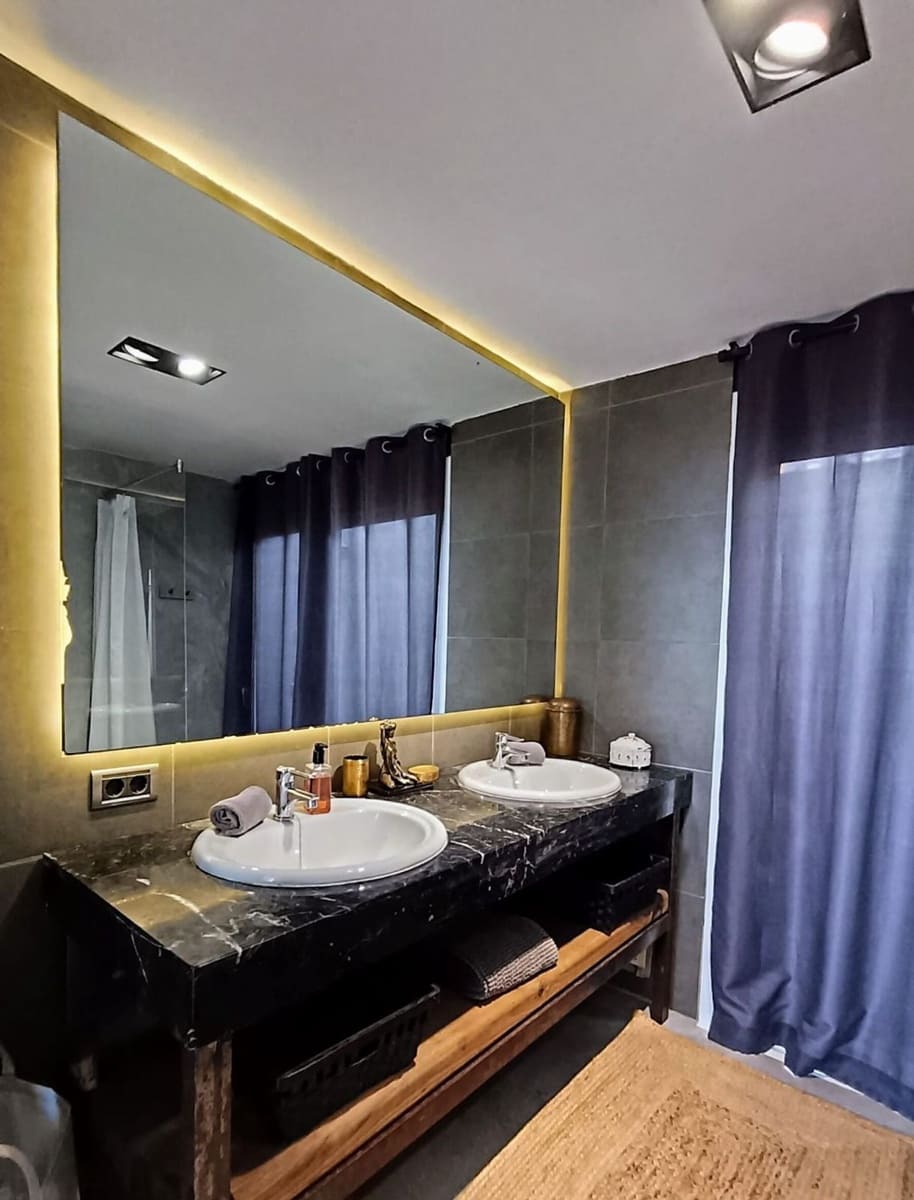 3 soverom Hus til salgs i Costa Adeje med svømmebasseng garasje - € 1 140 000 (Ref: 8531485)