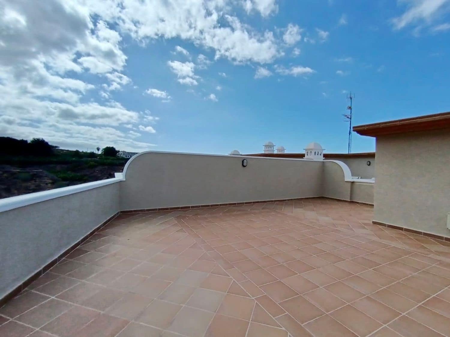 2 soveværelse Lejlighed til salg i Puerto Santiago med swimmingpool garage - € 655.463 (Ref: 8601113)