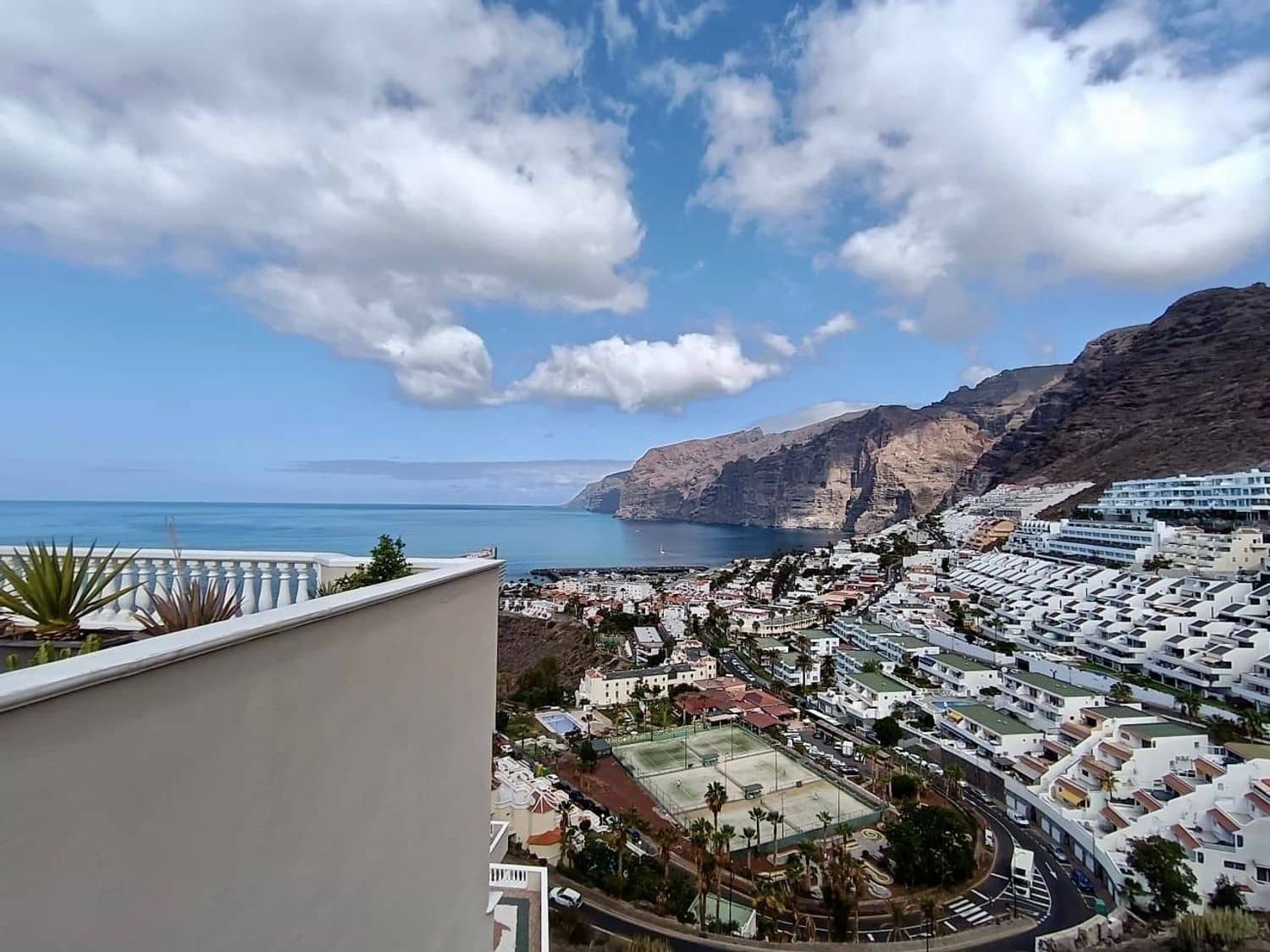 2 soveværelse Lejlighed til salg i Puerto Santiago med swimmingpool garage - € 655.463 (Ref: 8601113)