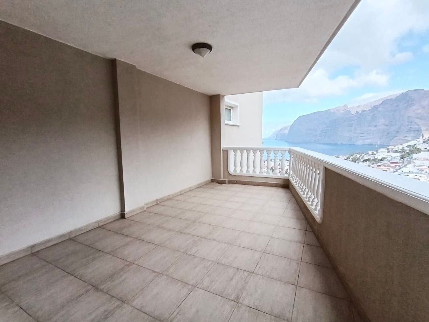 2 soveværelse Lejlighed til salg i Puerto Santiago med swimmingpool garage - € 655.463 (Ref: 8601113)