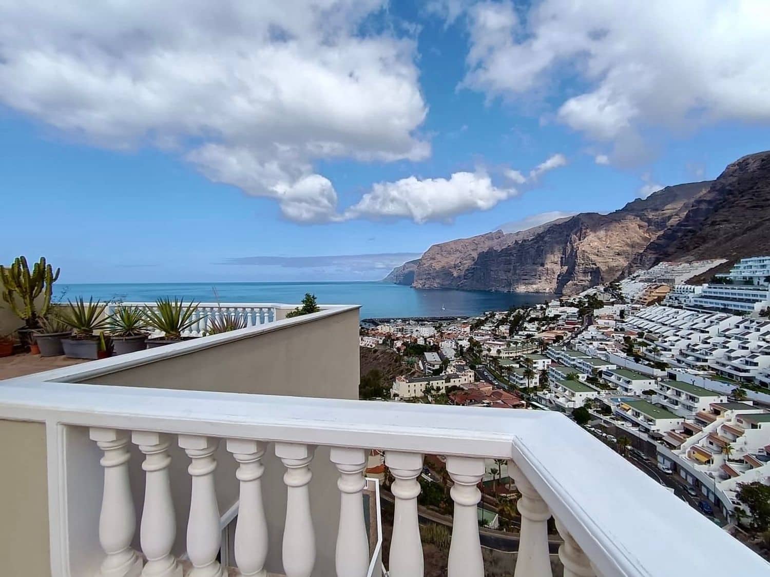 2 soveværelse Lejlighed til salg i Puerto Santiago med swimmingpool garage - € 655.463 (Ref: 8601113)