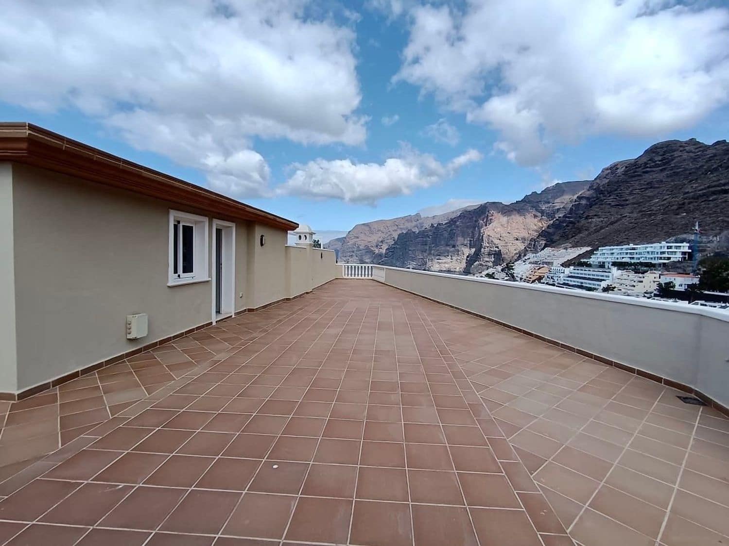 2 soveværelse Lejlighed til salg i Puerto Santiago med swimmingpool garage - € 655.463 (Ref: 8601113)