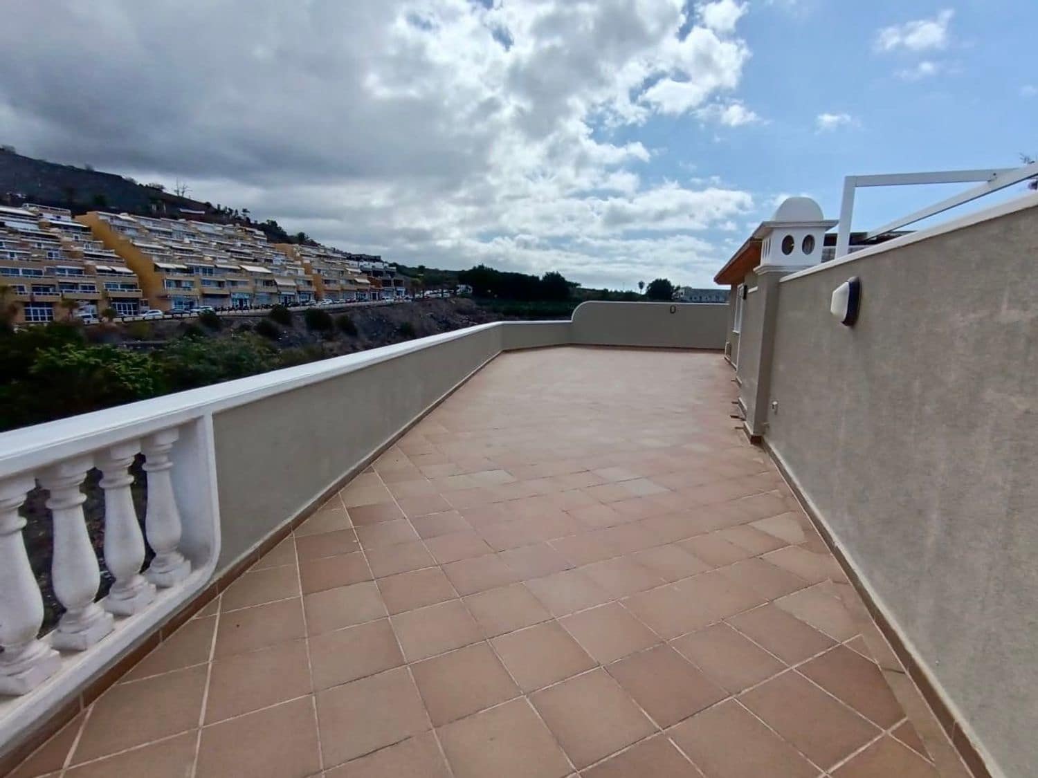 2 soveværelse Lejlighed til salg i Puerto Santiago med swimmingpool garage - € 655.463 (Ref: 8601113)