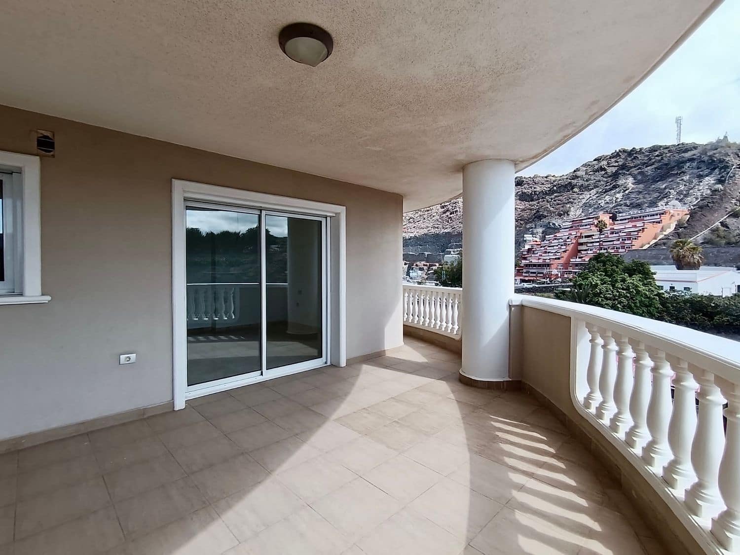 2 soveværelse Lejlighed til salg i Puerto Santiago med swimmingpool garage - € 597.083 (Ref: 8604481)