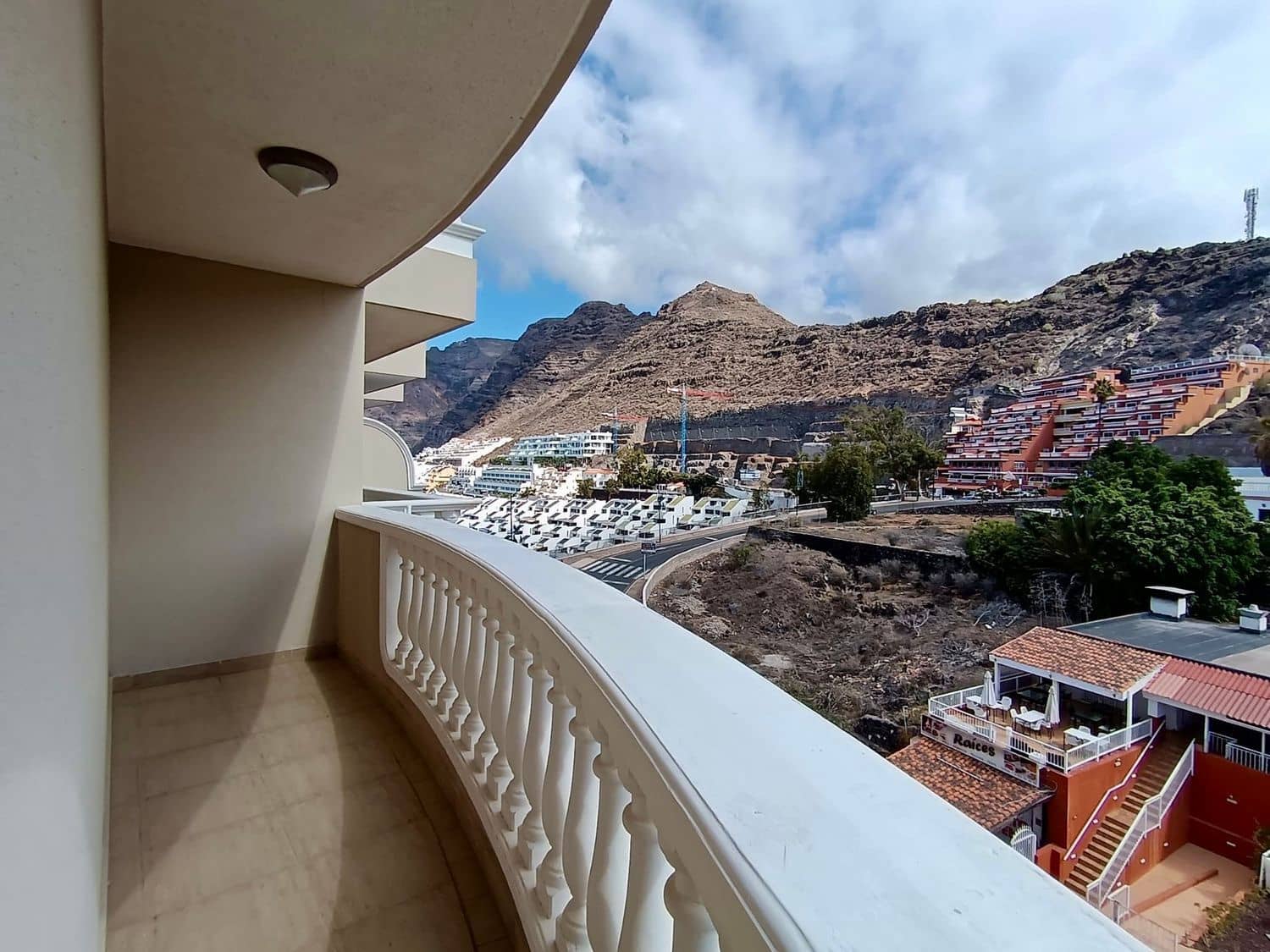 2 soveværelse Lejlighed til salg i Puerto Santiago med swimmingpool garage - € 597.083 (Ref: 8604481)