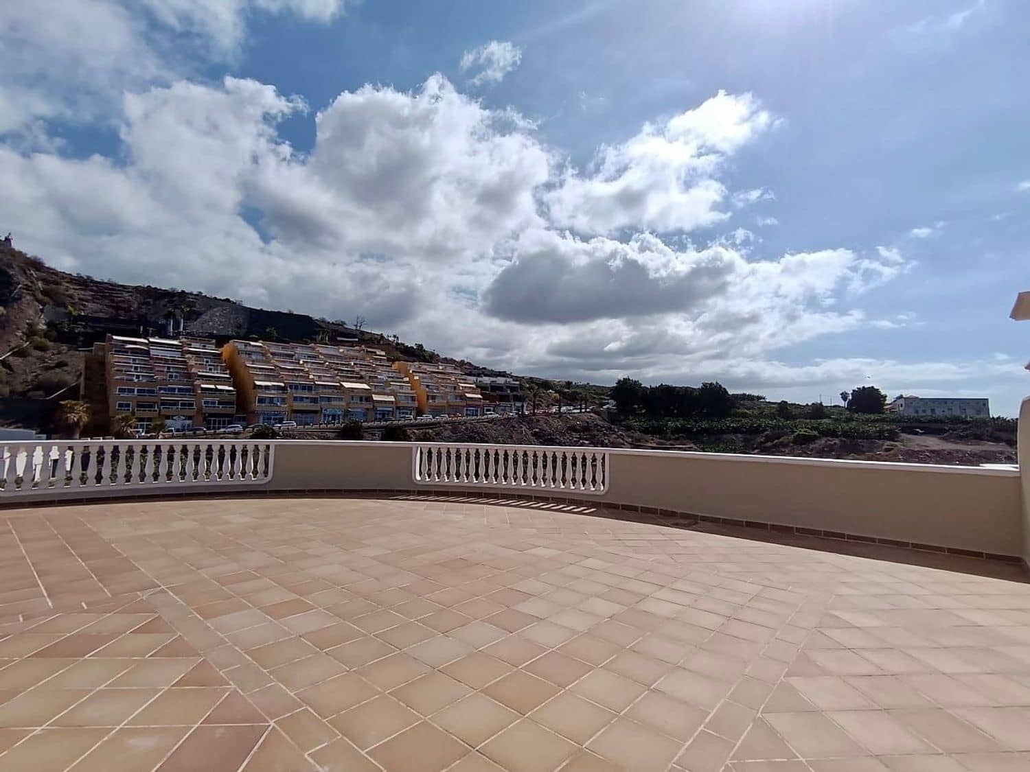 2 soveværelse Lejlighed til salg i Puerto Santiago med swimmingpool garage - € 597.083 (Ref: 8604481)