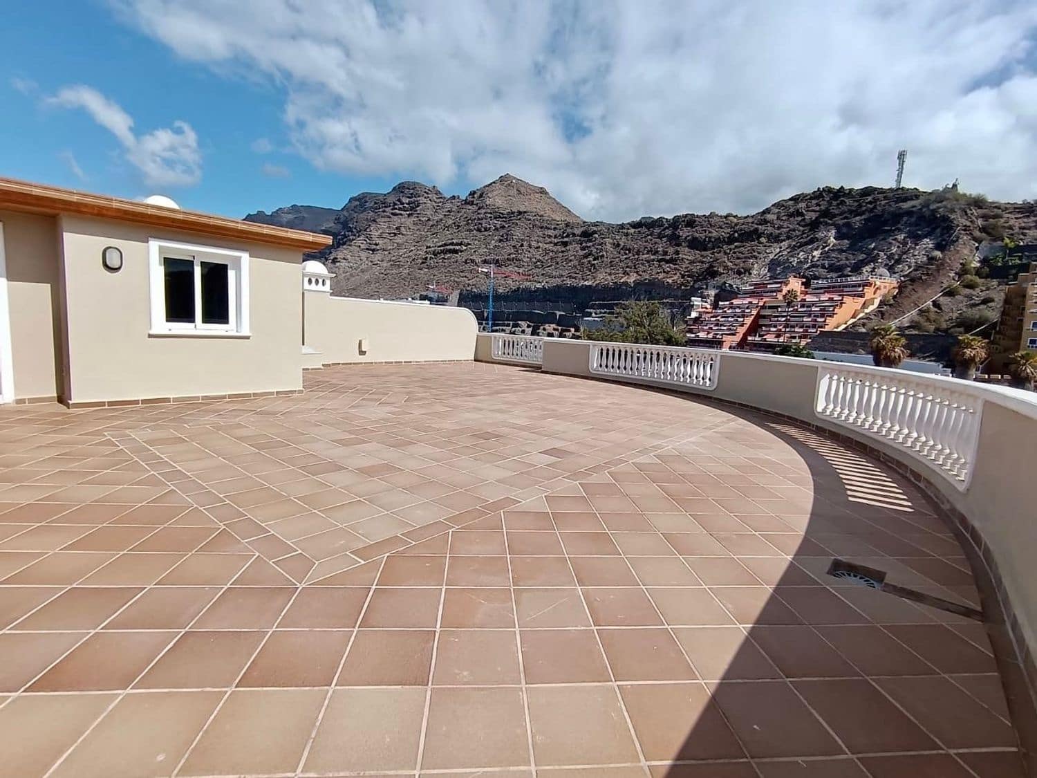 2 soveværelse Lejlighed til salg i Puerto Santiago med swimmingpool garage - € 597.083 (Ref: 8604481)