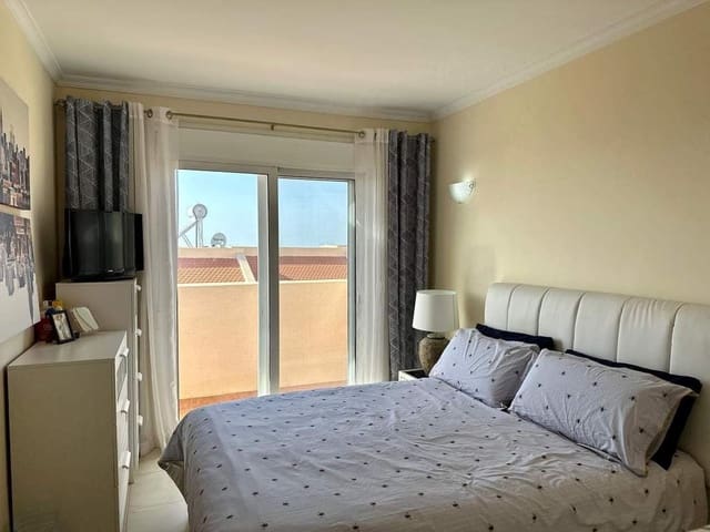 3 makuuhuone Omakotitalo myytävänä paikassa Puerto Santiago, Santiago del Teide mukana uima-altaan 
autotalli - 595 000 € (Ref: 8740884)