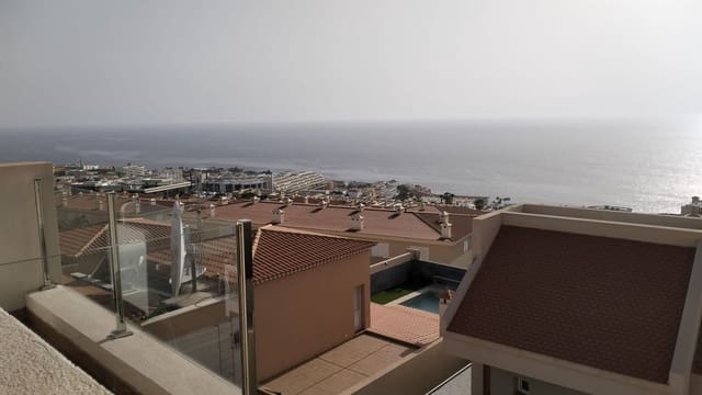 3 makuuhuone Omakotitalo myytävänä paikassa Puerto Santiago, Santiago del Teide mukana uima-altaan 
autotalli - 595 000 € (Ref: 8740884)