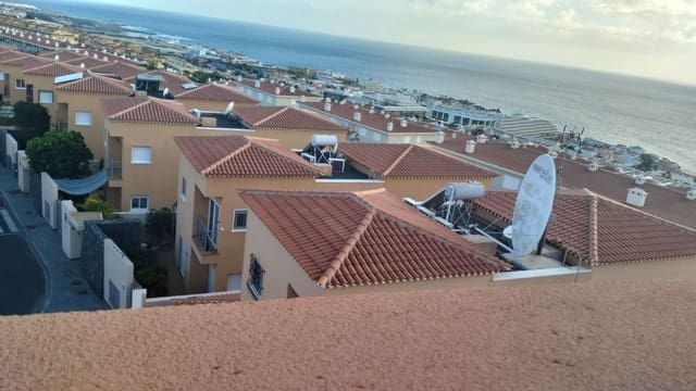 3 makuuhuone Omakotitalo myytävänä paikassa Puerto Santiago, Santiago del Teide mukana uima-altaan 
autotalli - 595 000 € (Ref: 8740884)