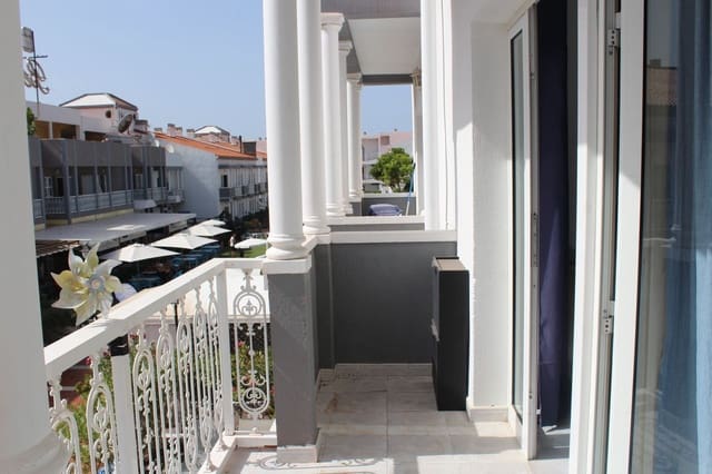 Apartamento de 1 habitación en Los Cristianos, Arona en venta con piscina garaje - 370.000 € (Ref: 8917597)