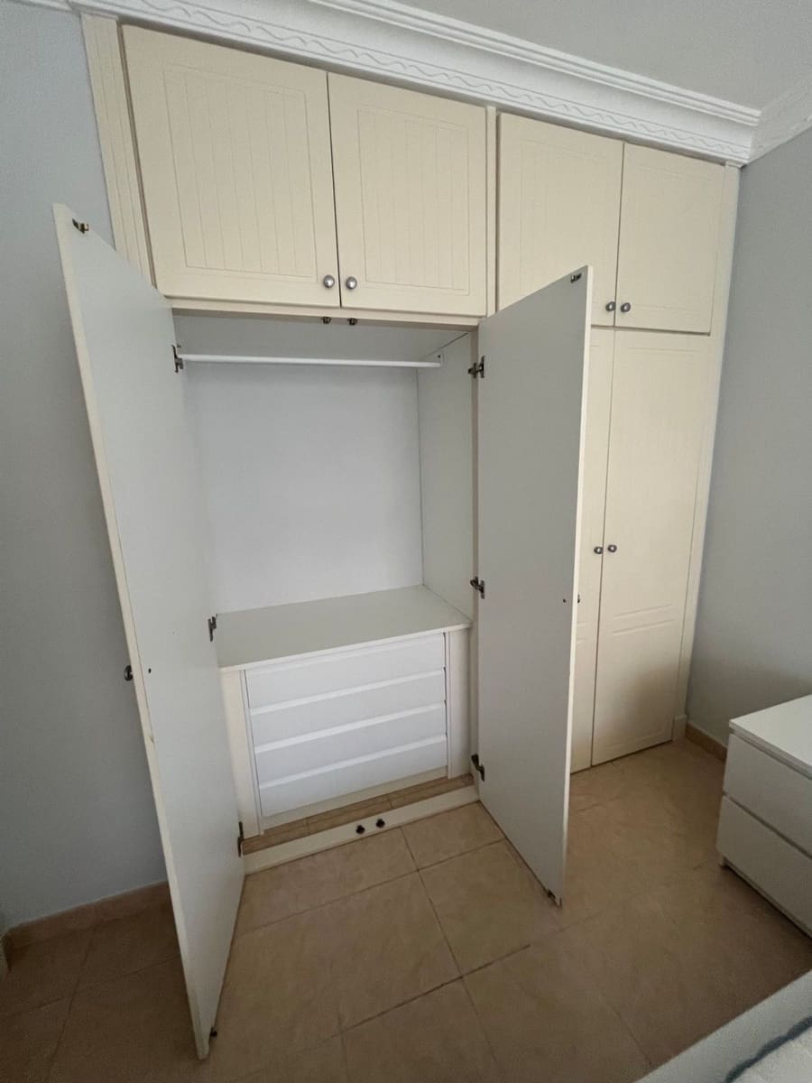 1 quarto Apartamento para arrendar em Puerto Santiago com piscina garagem - 1 100 € (Ref: 8980117)