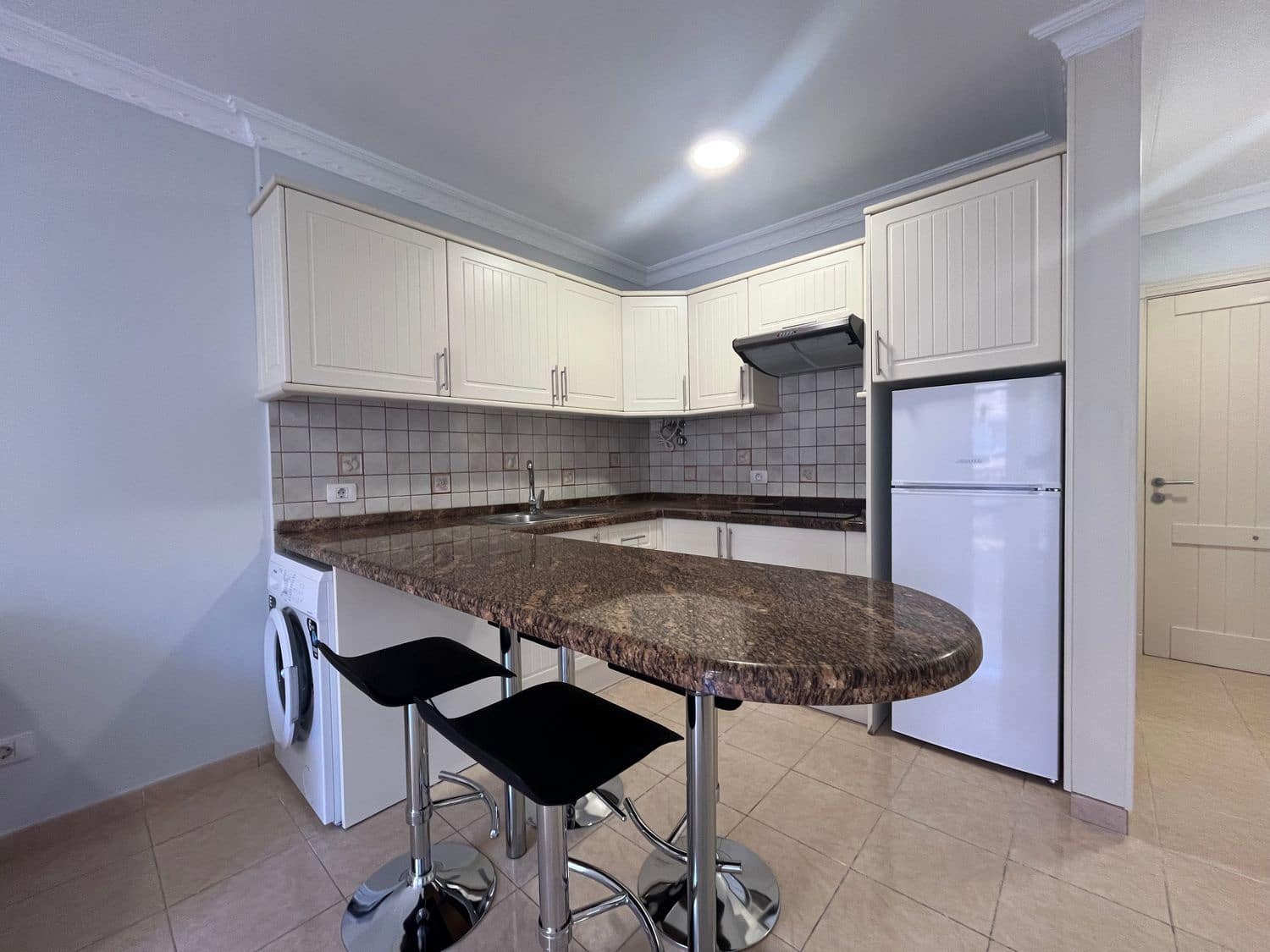1 quarto Apartamento para arrendar em Puerto Santiago com piscina garagem - 1 100 € (Ref: 8980117)