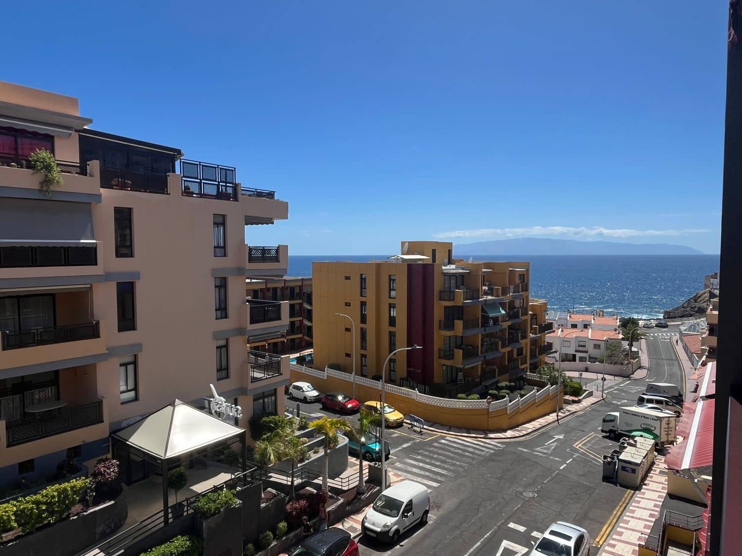 1 quarto Apartamento para arrendar em Puerto Santiago com piscina garagem - 1 100 € (Ref: 8980117)
