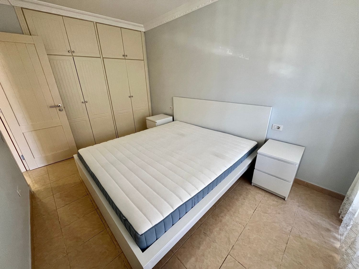 1 quarto Apartamento para arrendar em Puerto Santiago com piscina garagem - 1 100 € (Ref: 8980117)