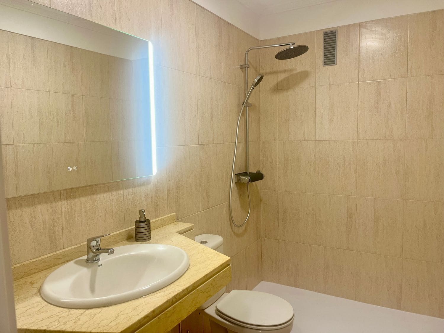 1 quarto Apartamento para arrendar em Puerto Santiago com piscina garagem - 1 100 € (Ref: 8980117)