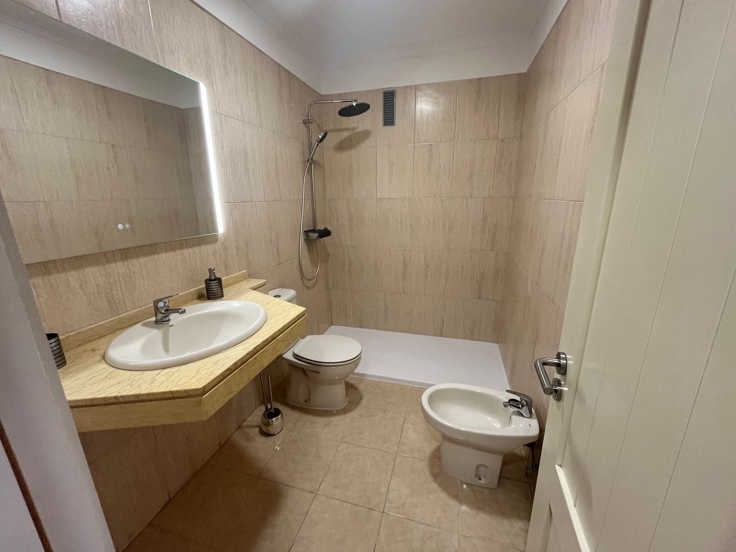 1 quarto Apartamento para arrendar em Puerto Santiago com piscina garagem - 1 100 € (Ref: 8980117)
