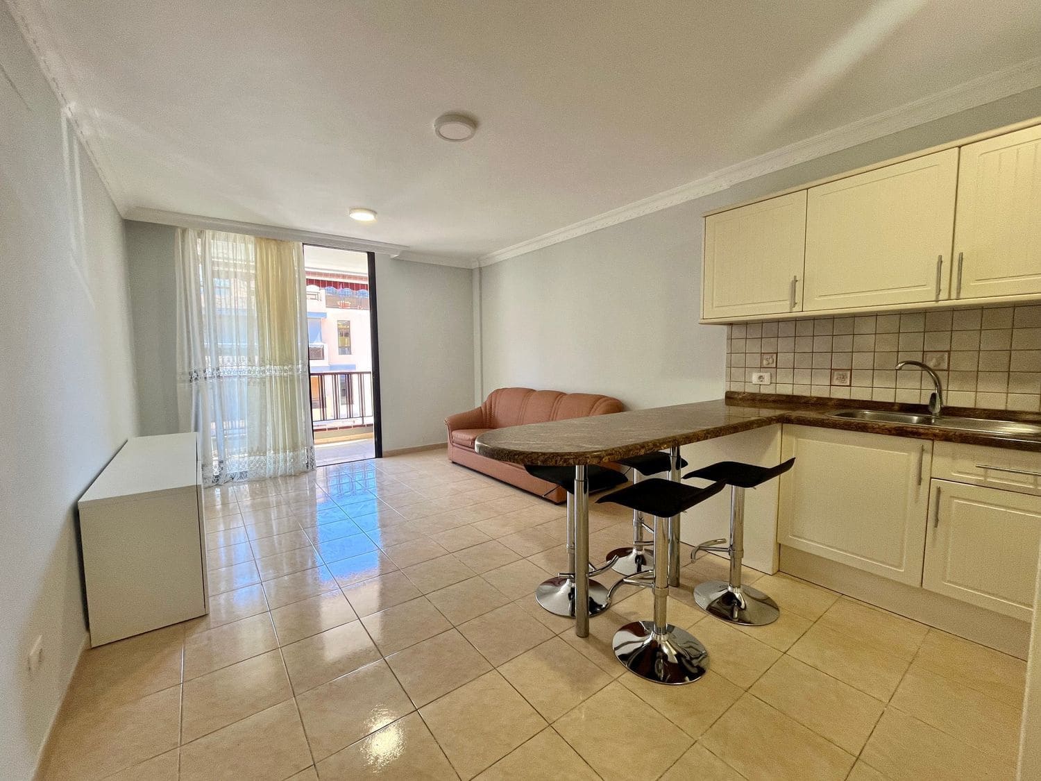1 quarto Apartamento para arrendar em Puerto Santiago com piscina garagem - 1 100 € (Ref: 8980117)