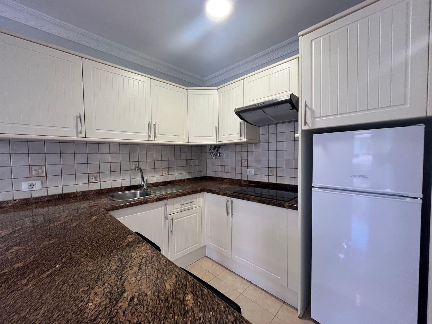 1 quarto Apartamento para arrendar em Puerto Santiago com piscina garagem - 1 100 € (Ref: 8980117)