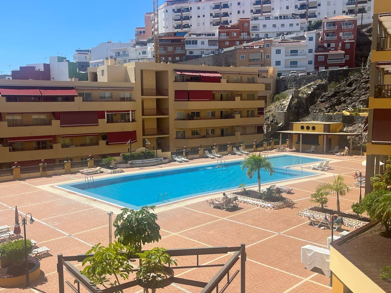 1 quarto Apartamento para arrendar em Puerto Santiago com piscina garagem - 1 100 € (Ref: 8980117)