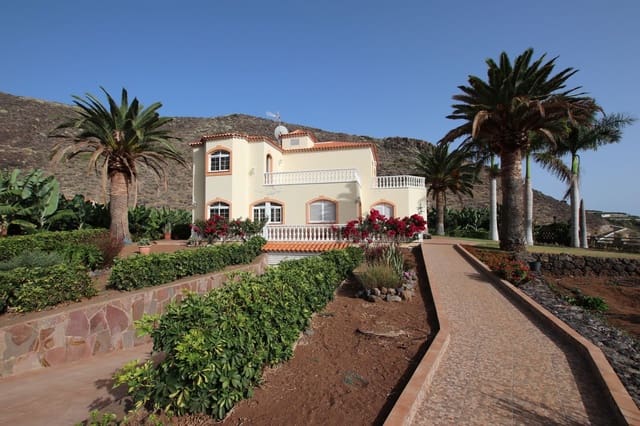 4 soveværelse Finca/Landehus til salg i Los Gigantes, Santiago del Teide med garage - € 1.400.000 (Ref: 9060771)