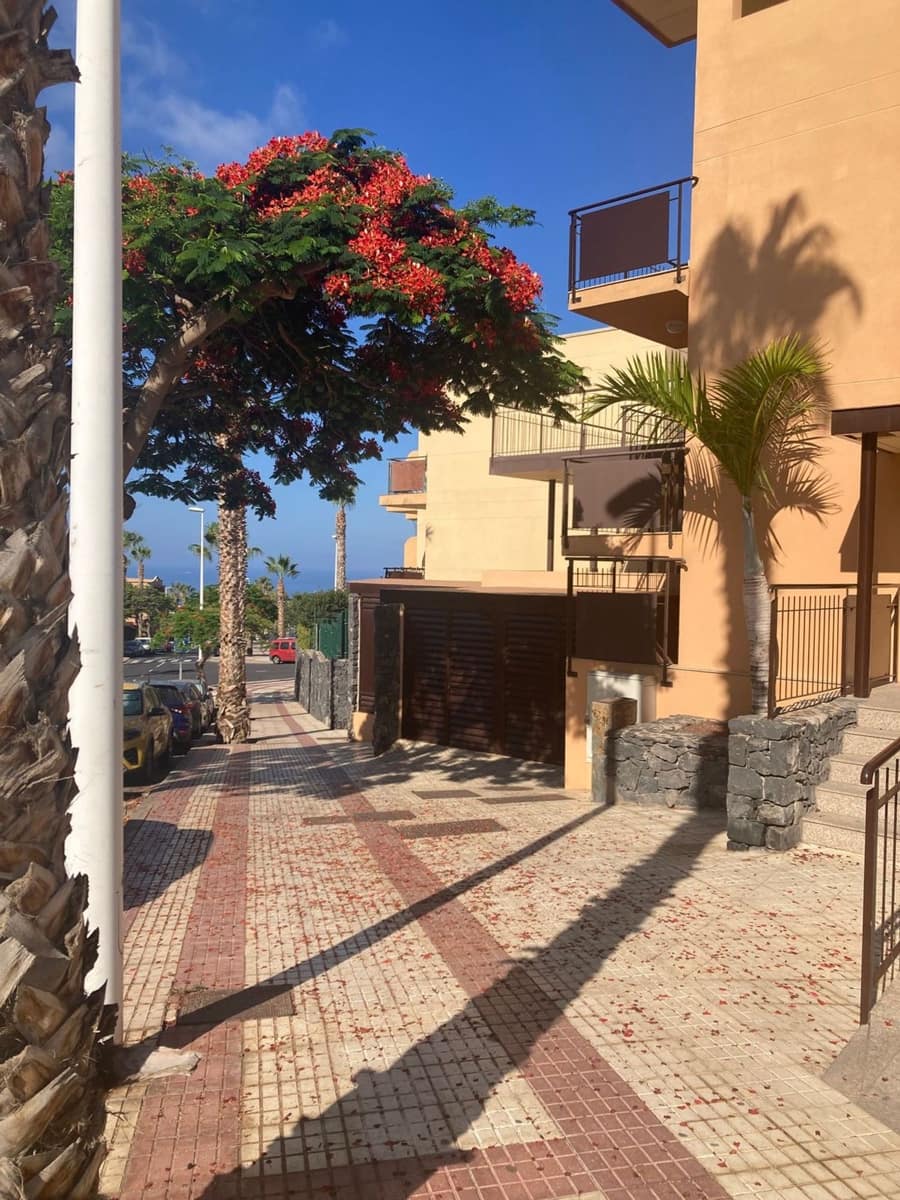 2 soverom Leilighet til salgs i Adeje med svømmebasseng garasje - € 380 000 (Ref: 9142527)