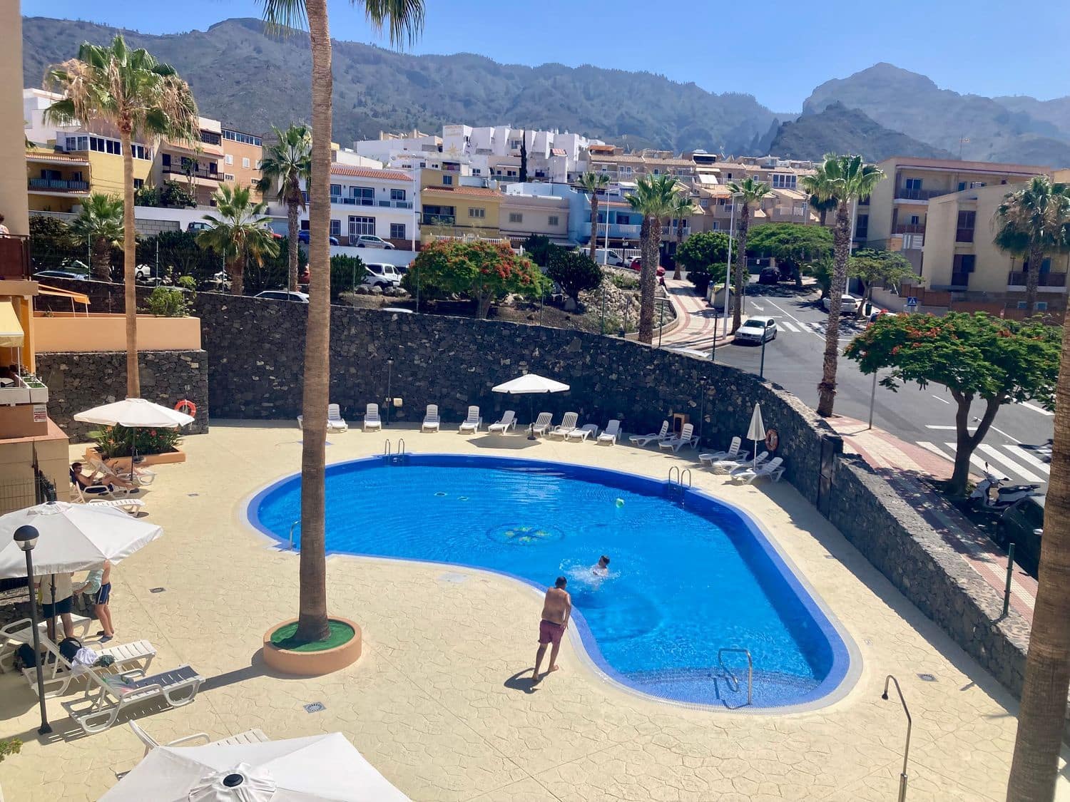 2 soverom Leilighet til salgs i Adeje med svømmebasseng garasje - € 380 000 (Ref: 9142527)