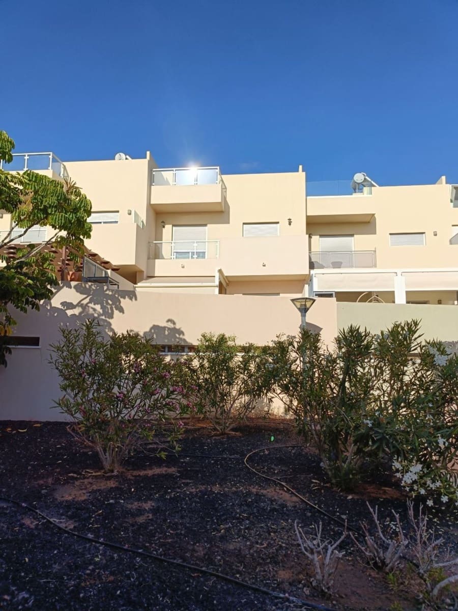 3 soveværelse Byhus til salg i Puerto Santiago med swimmingpool garage - € 570.000 (Ref: 9169331)