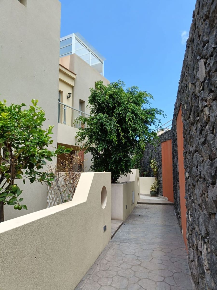 3 soveværelse Byhus til salg i Puerto Santiago med swimmingpool garage - € 570.000 (Ref: 9169331)