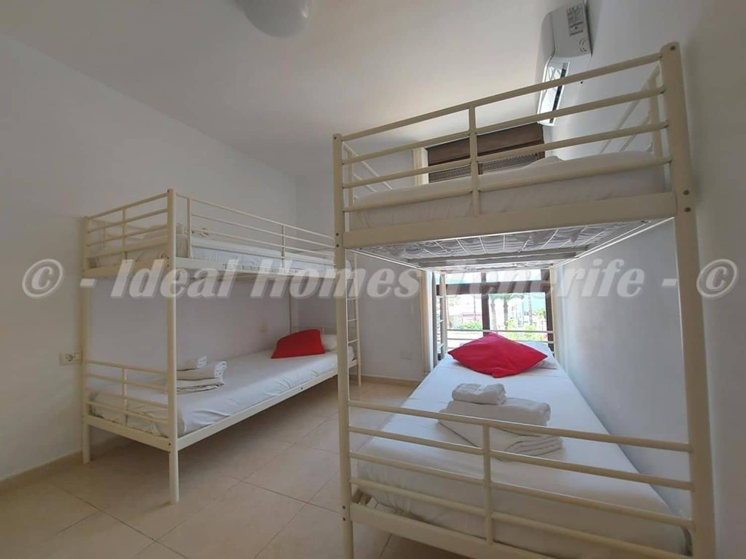 3 soveværelse Byhus til salg i Los Gigantes med swimmingpool garage - € 545.000 (Ref: 9248499)