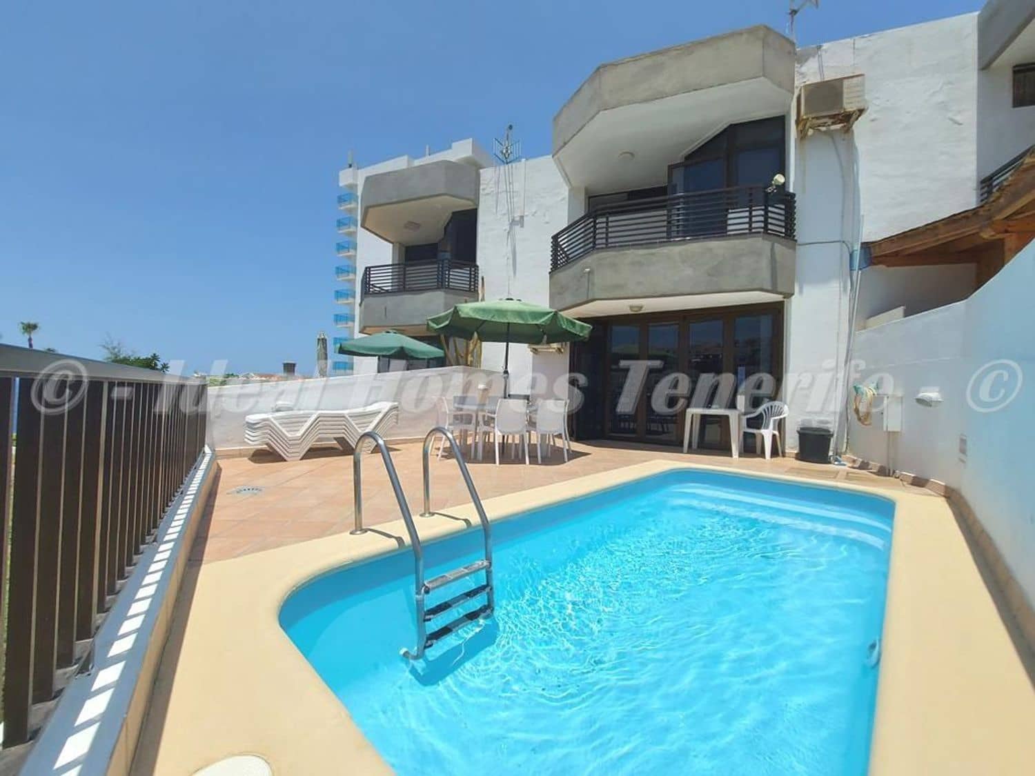 3 soveværelse Byhus til salg i Los Gigantes med swimmingpool garage - € 545.000 (Ref: 9248499)