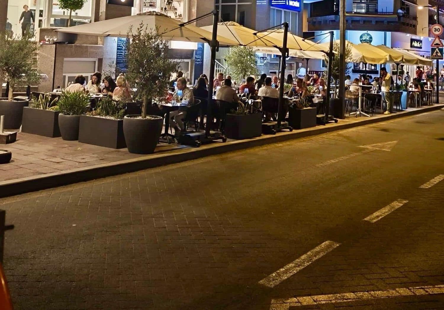 Restaurant/Bar til leje i Playa San Juan - € 1.200 (Ref: 9251744)