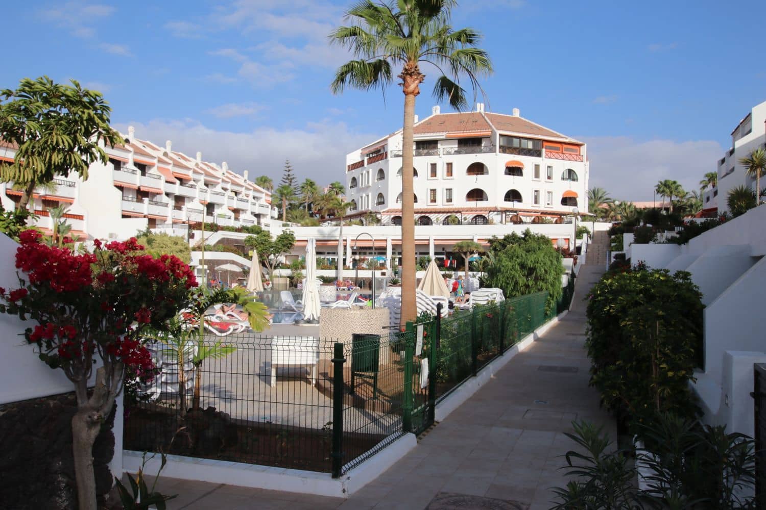 2 bedroom Apartment for rent in Playa de las Americas with pool garage - € 2,700 (Ref: 9371248)