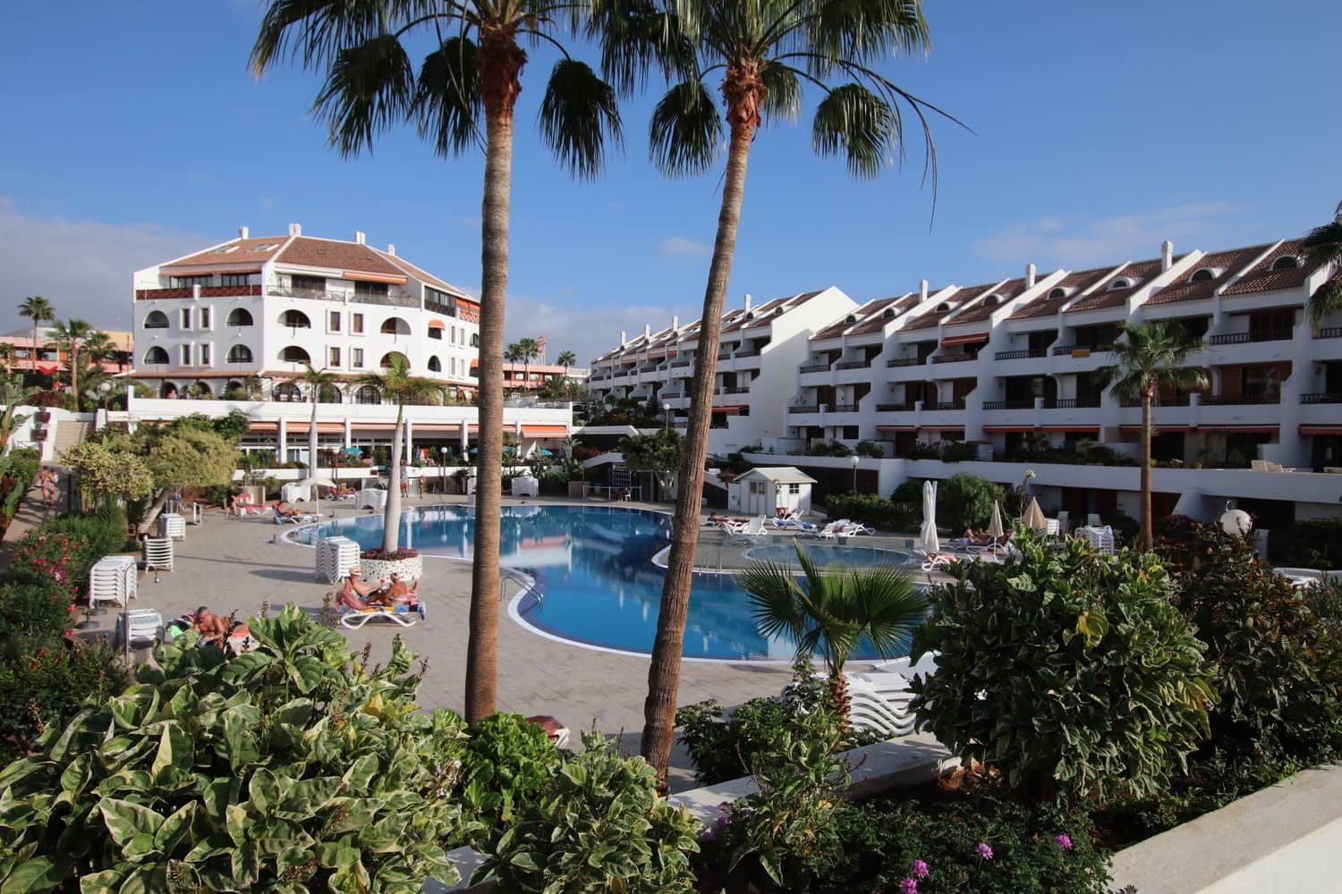 2 bedroom Apartment for rent in Playa de las Americas with pool garage - € 2,700 (Ref: 9371248)