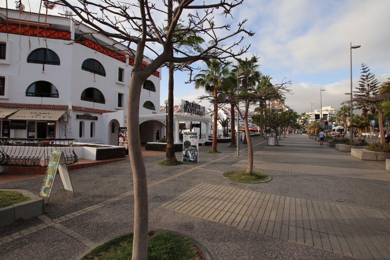 2 bedroom Apartment for rent in Playa de las Americas with pool garage - € 2,700 (Ref: 9371248)