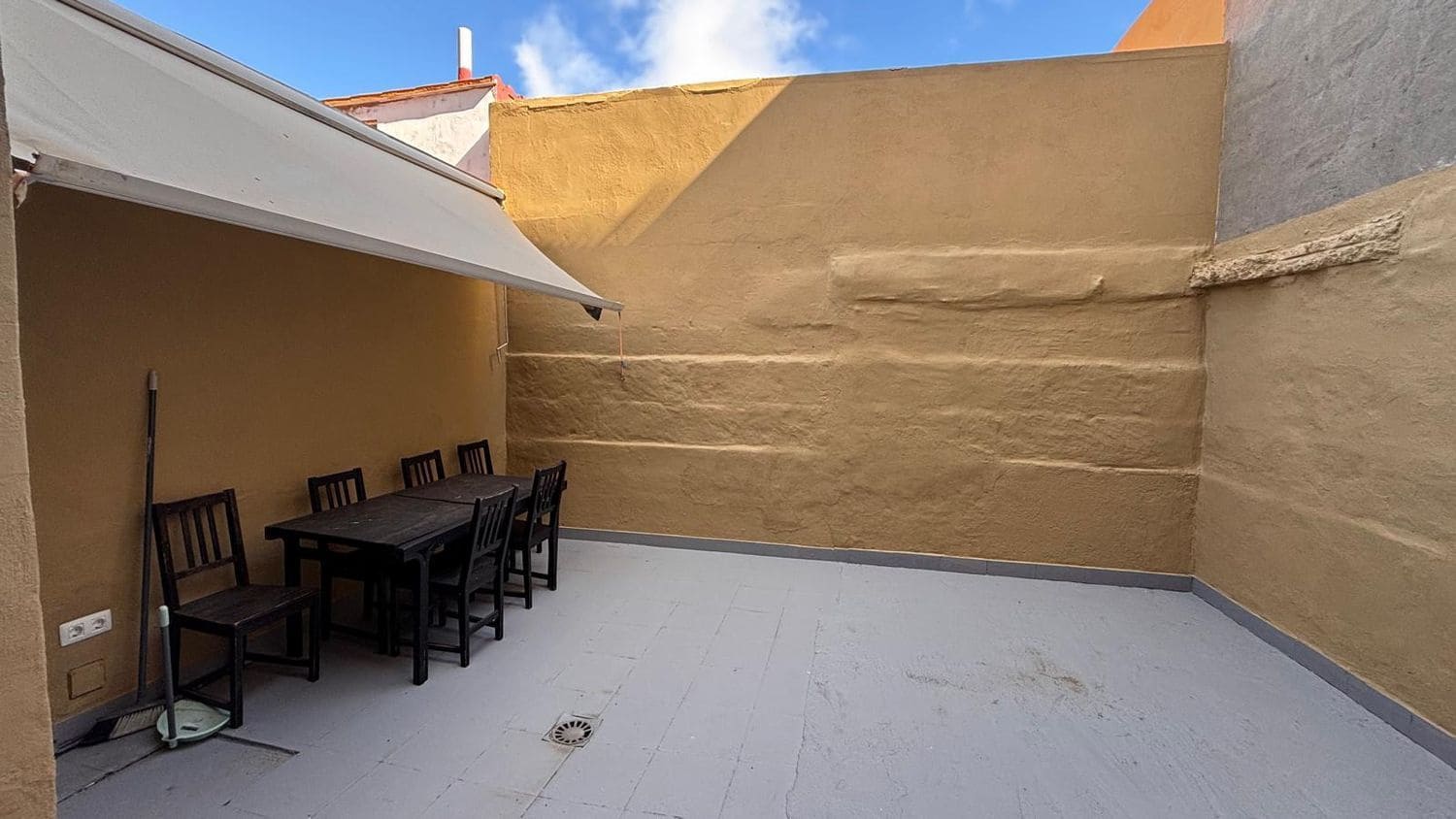 2 soveværelse Byhus til salg i Santa Cruz de Tenerife med garage - € 180.000 (Ref: 9525923)
