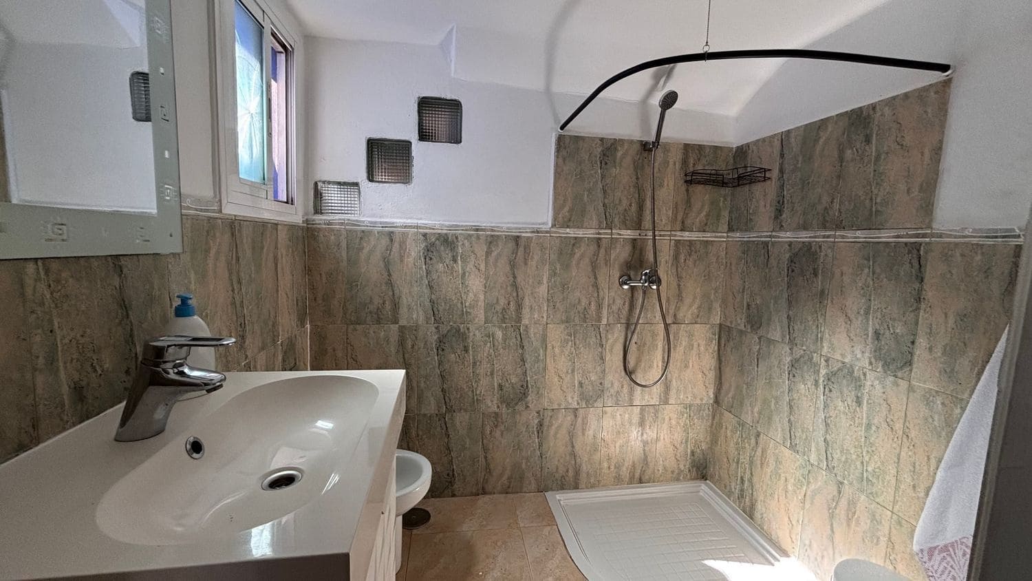 2 soveværelse Byhus til salg i Santa Cruz de Tenerife med garage - € 180.000 (Ref: 9525923)