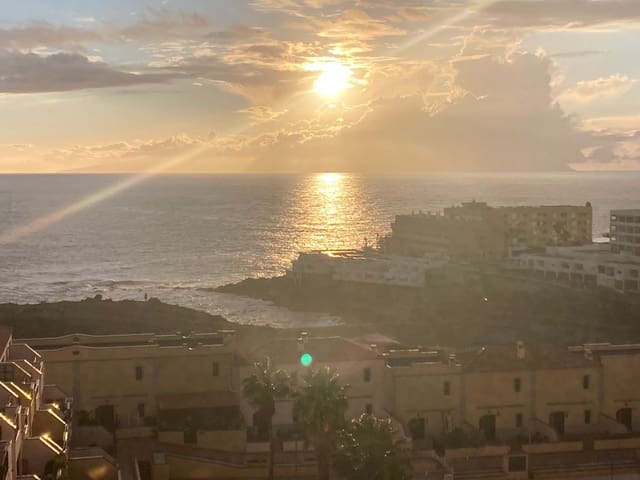 3 Zimmer Apartment zu vermieten in Callao Salvaje, Adeje mit Pool Garage - 1.350 € (Ref: 9728576)