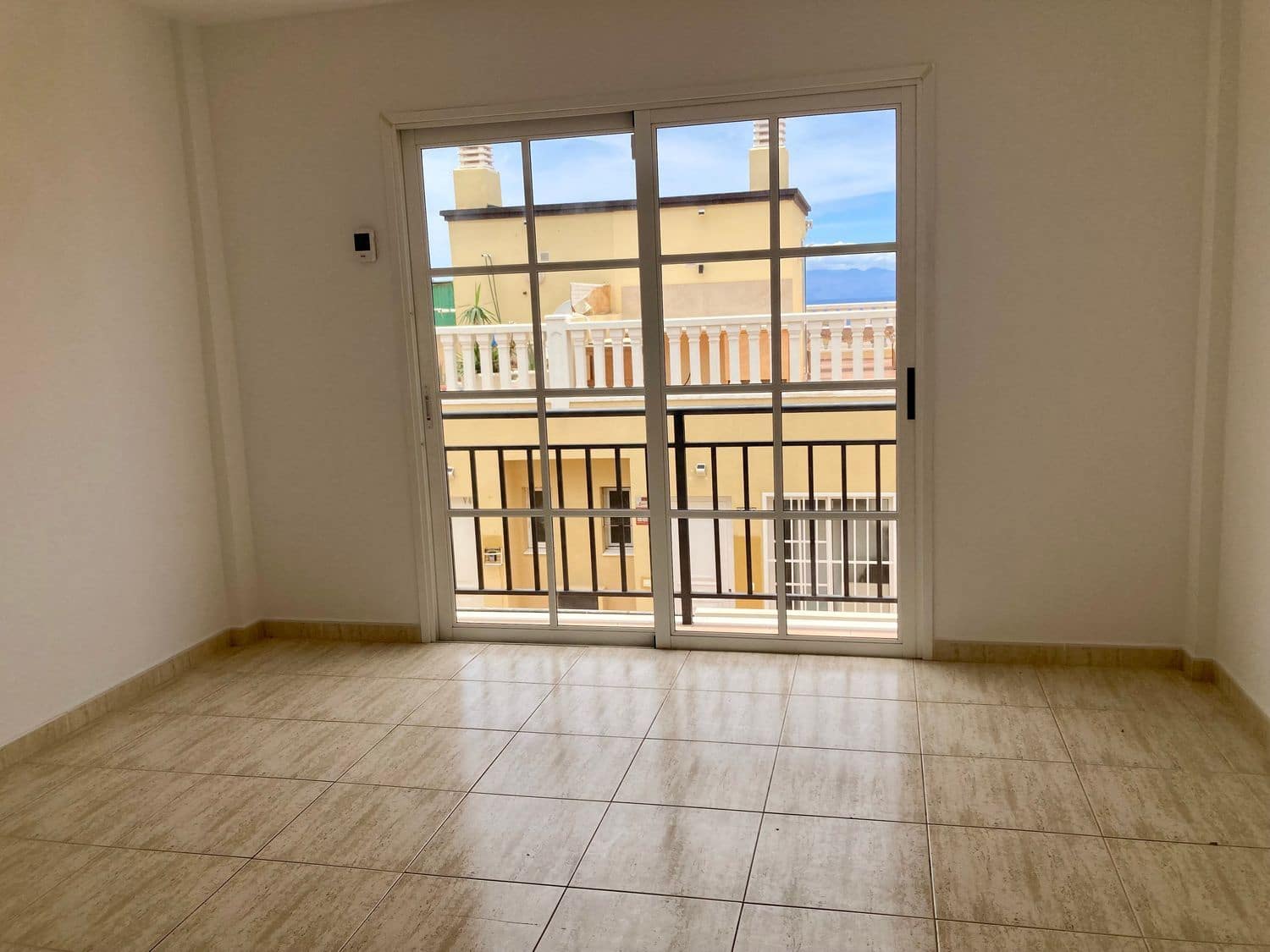 2 soverom Leilighet til salgs i Callao Salvaje med svømmebasseng garasje - € 370 000 (Ref: 9735030)