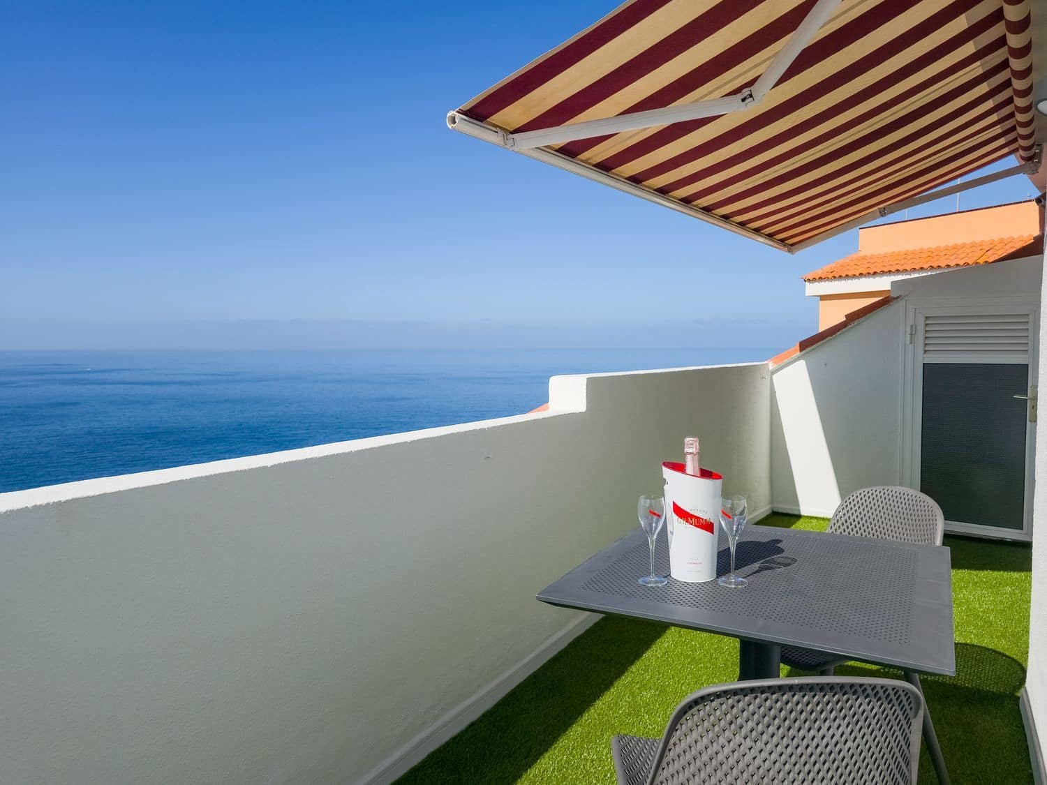 2 bedroom Apartment for sale in Puerto Santiago with garage - € 295,000 (Ref: 9737995)