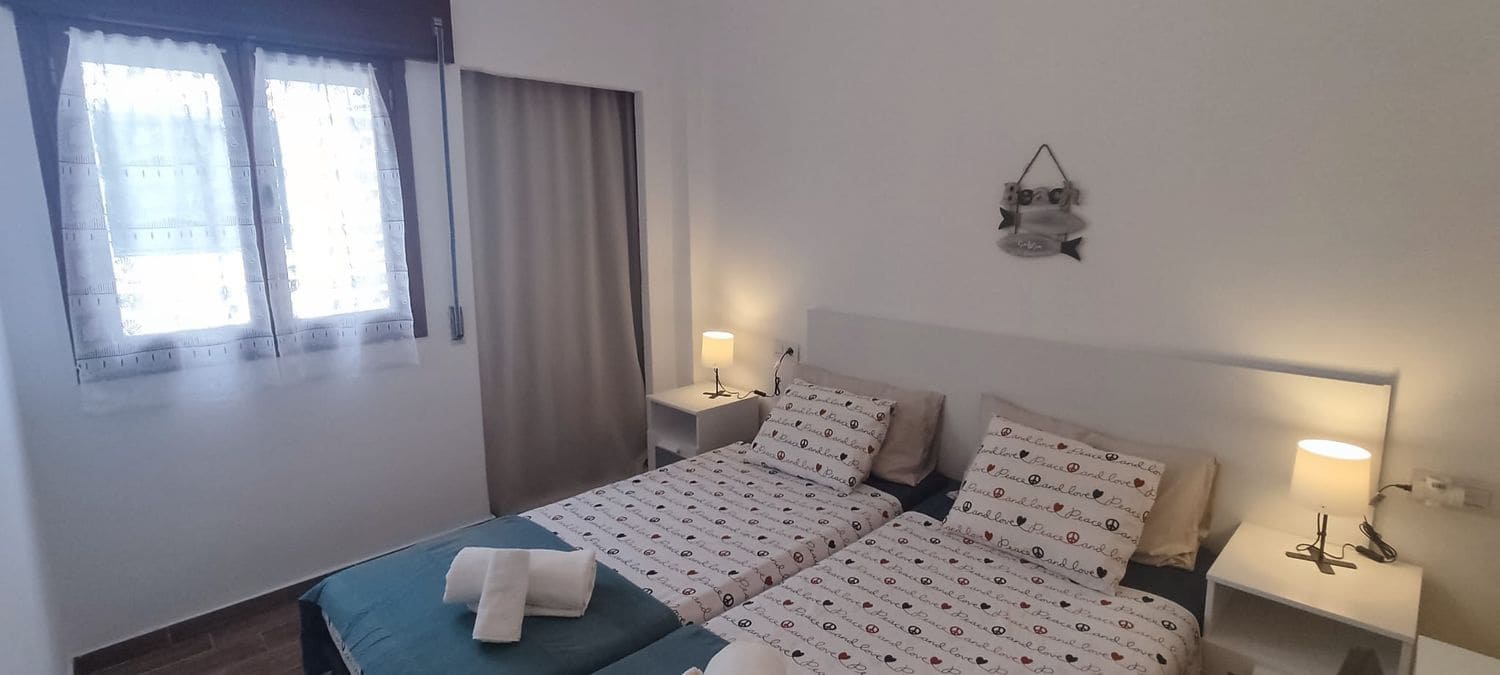 Appartement de 3 chambres à louer à Puerto Santiago avec garage - 1 250 € (Ref: 9788087)