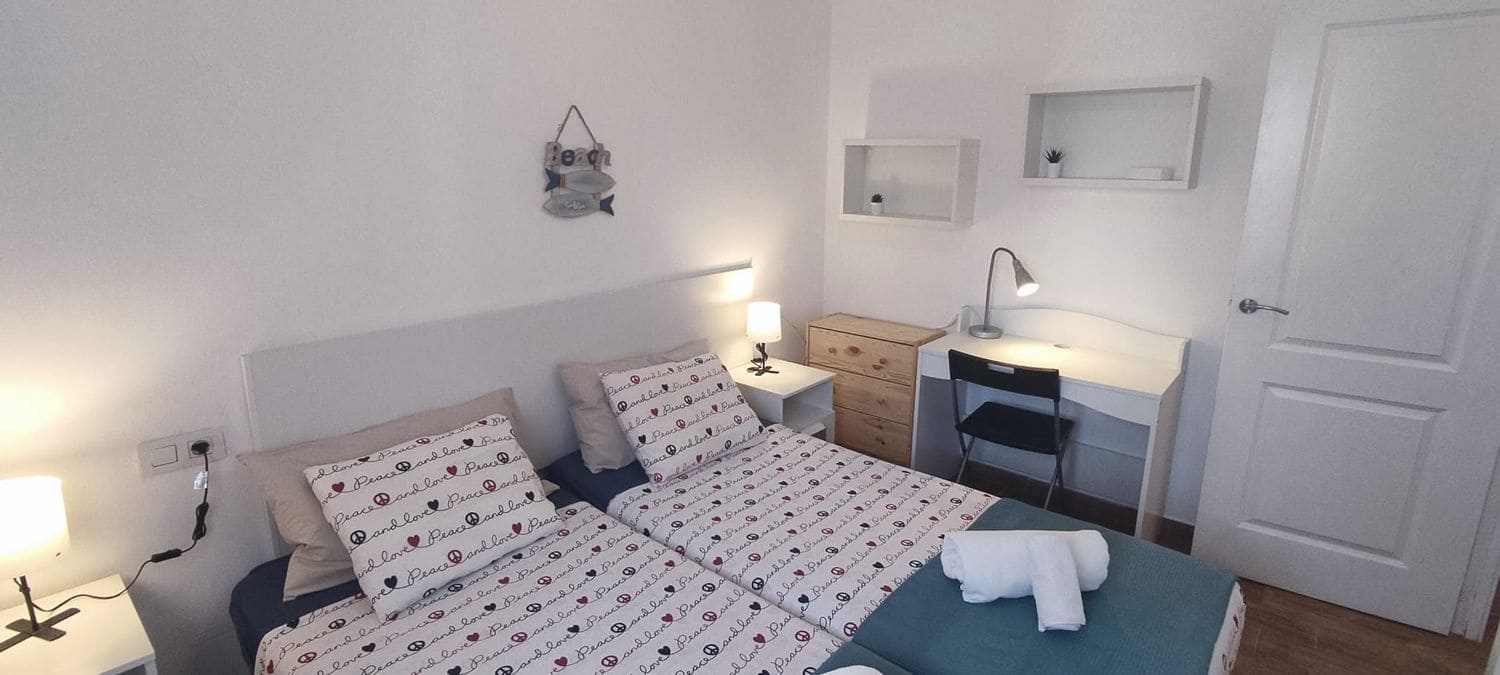 Appartement de 3 chambres à louer à Puerto Santiago avec garage - 1 250 € (Ref: 9788087)