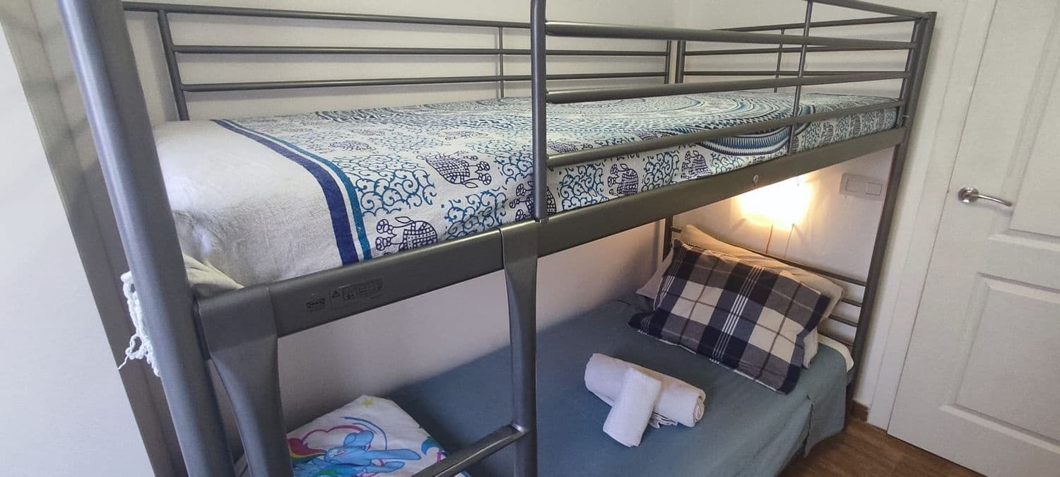 Appartement de 3 chambres à louer à Puerto Santiago avec garage - 1 250 € (Ref: 9788087)