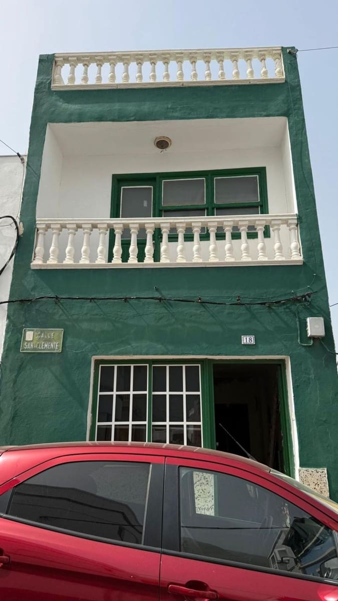 Casa de 4 habitaciones en Los Silos en venta con garaje - 175.000 € (Ref: 9819914)