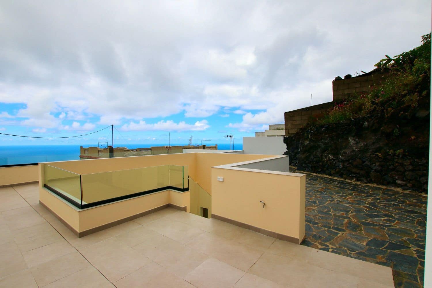 3 bedroom Townhouse for sale in El Tanque with garage - € 462,000 (Ref: 9838755)