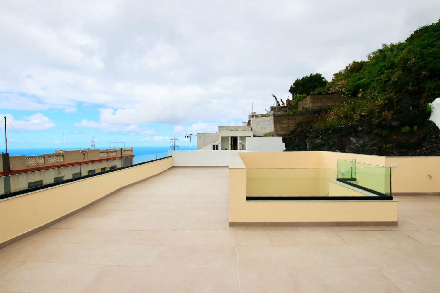 3 bedroom Townhouse for sale in El Tanque with garage - € 462,000 (Ref: 9838755)
