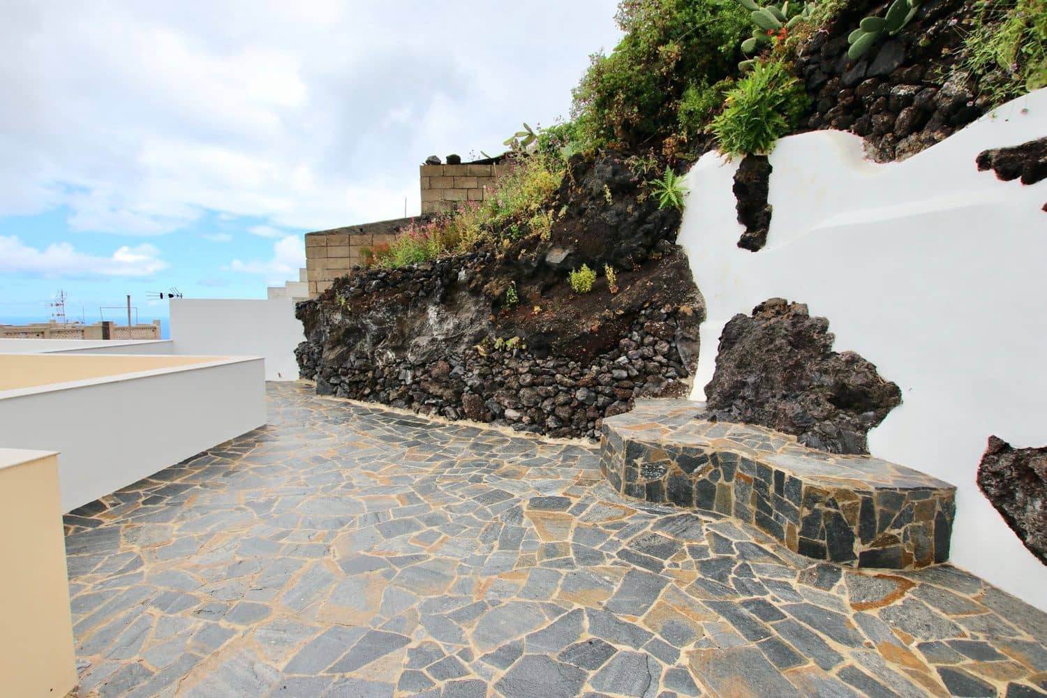 3 bedroom Townhouse for sale in El Tanque with garage - € 462,000 (Ref: 9838755)