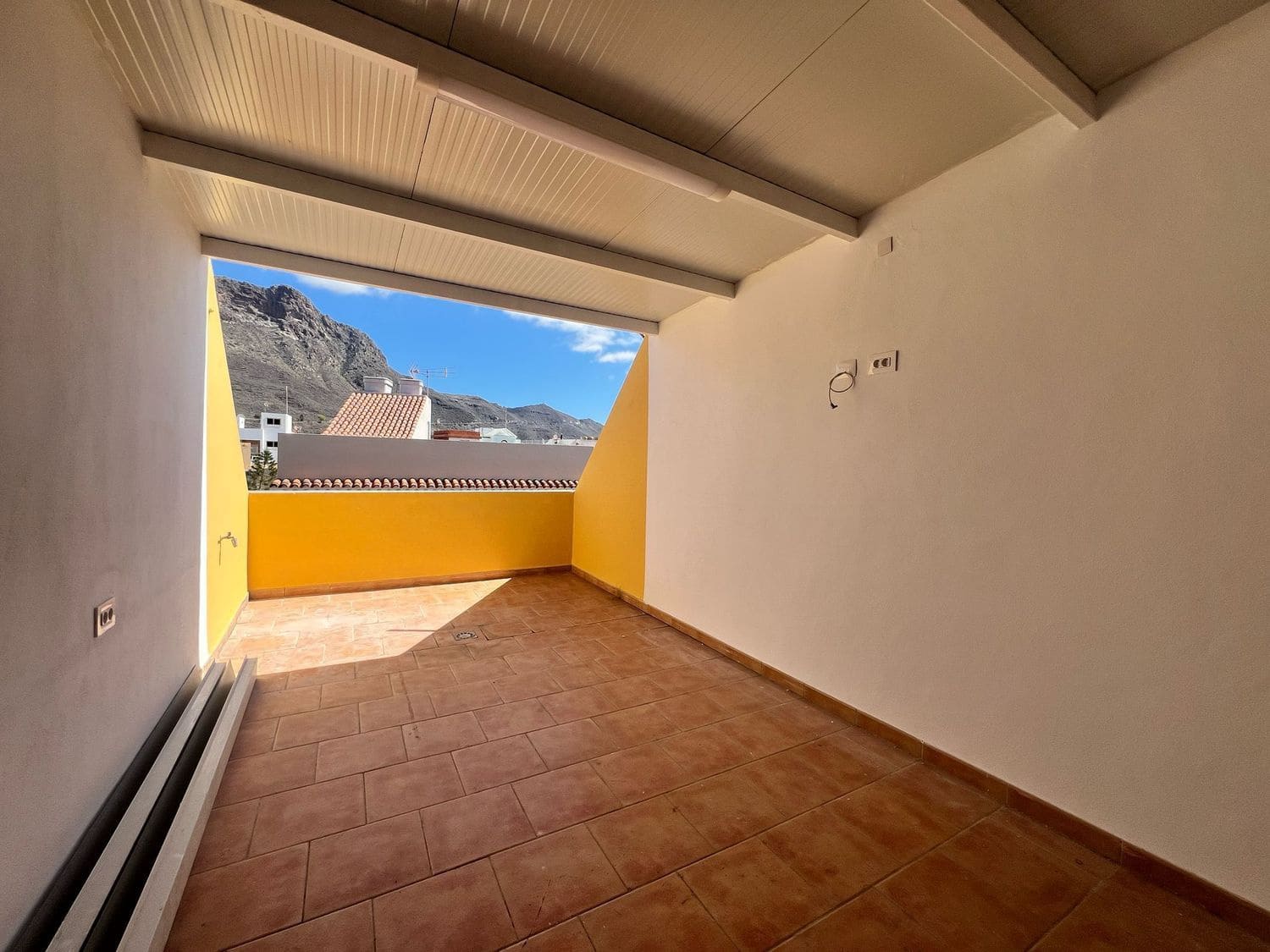 3 bedroom Townhouse for sale in Valle de San Lorenzo with garage - € 290,000 (Ref: 9842029)